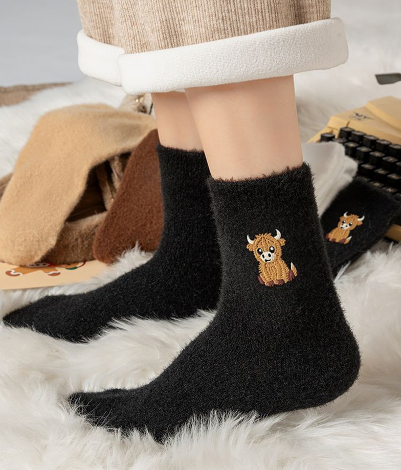 ⏳Warm Winter Sale 50% OFF!🔥Women's Cute Warm Highland Cow Embroidered Plush Socks
