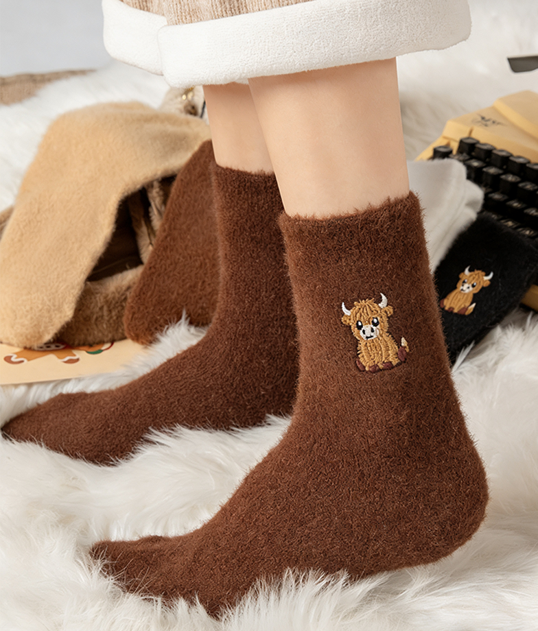 ⏳Warm Winter Sale 50% OFF!🔥Women's Cute Warm Highland Cow Embroidered Plush Socks