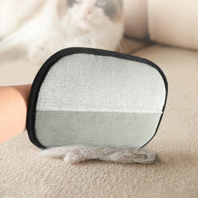Reusable electrostatic glove for removing pet hair