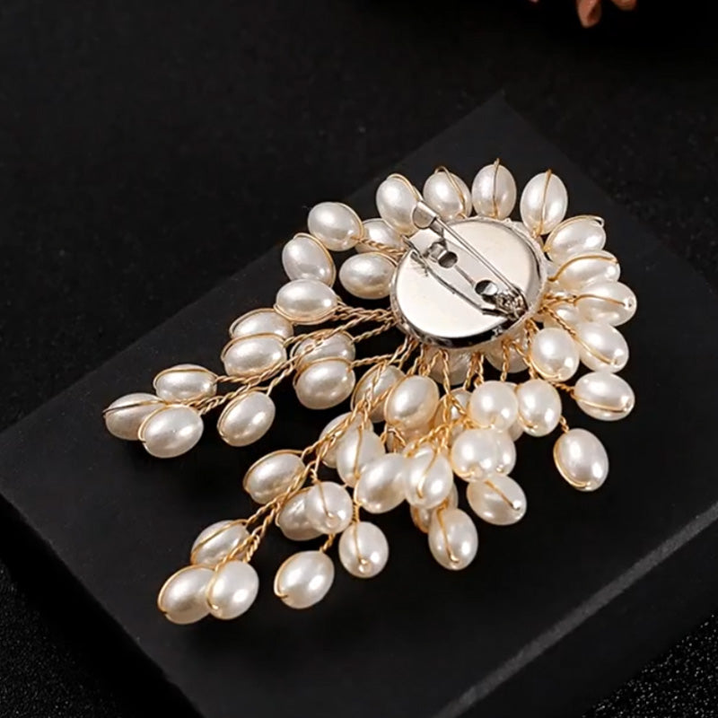 🔥2025 NEW! Women's High-end Exquisite Handmade Pearl Brooch