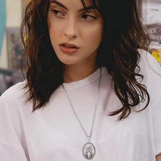 ✨ Moonlight Muse Necklace – 🌙 Vintage Oval Pendant for the Modern Goddess 💫